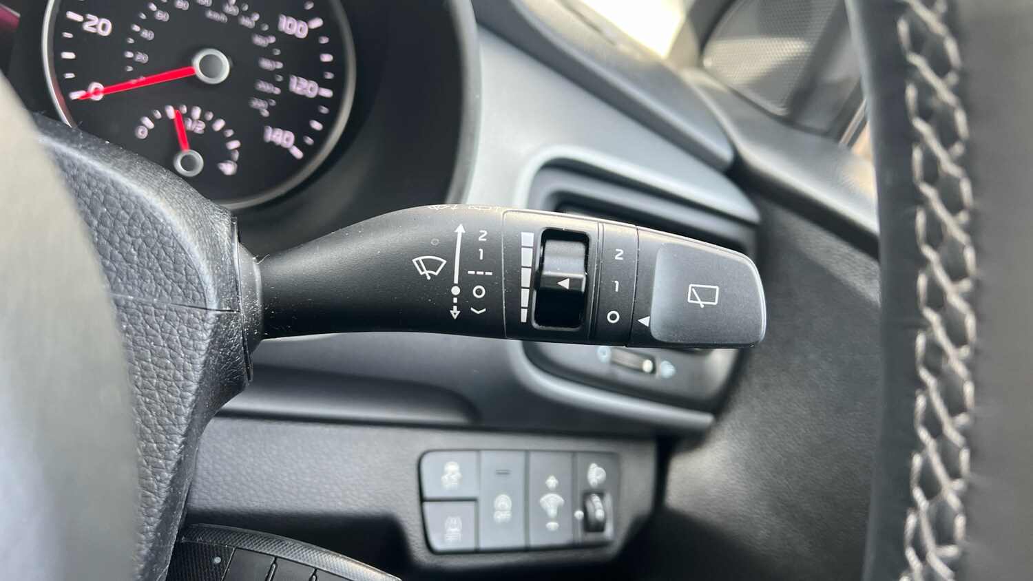 Used Kia Stonic 2023 for sale - 78210681: Photo 31