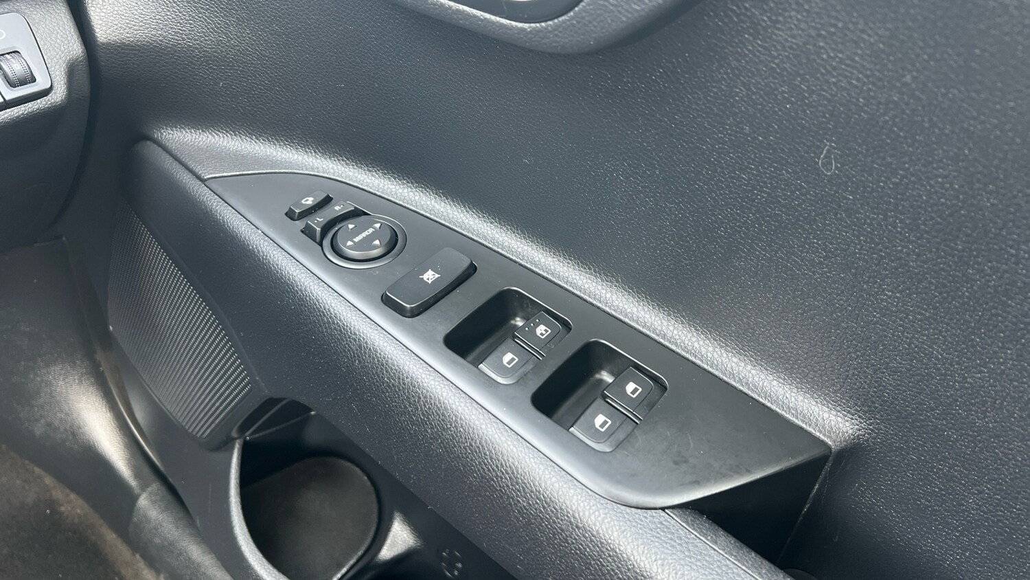 Used Kia Stonic 2023 for sale - 78210681: Photo 33