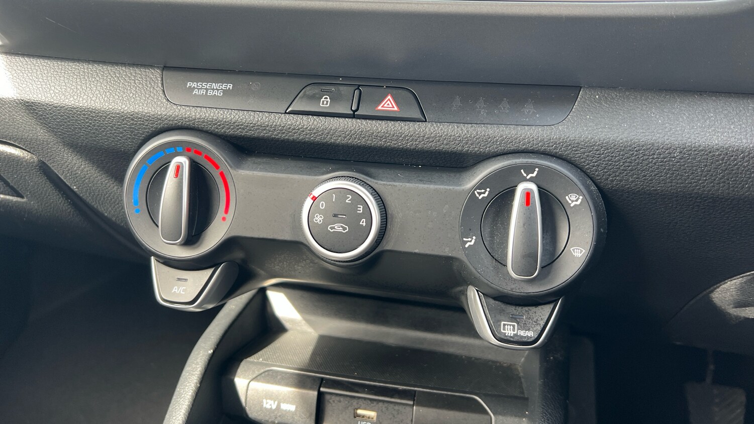 Used Kia Stonic 2023 for sale - 78210681: Photo 38