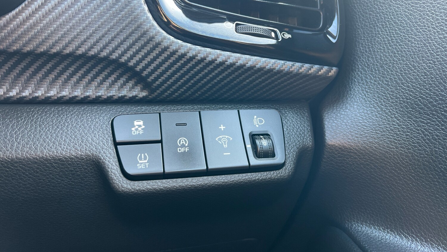 Used Kia Stonic 2024 for sale - 77883769: Photo 32