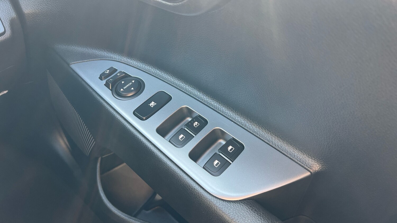 Used Kia Stonic 2024 for sale - 77883769: Photo 33