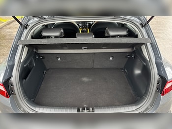 Used Kia Stonic 2023 for sale - 77656085: Photo