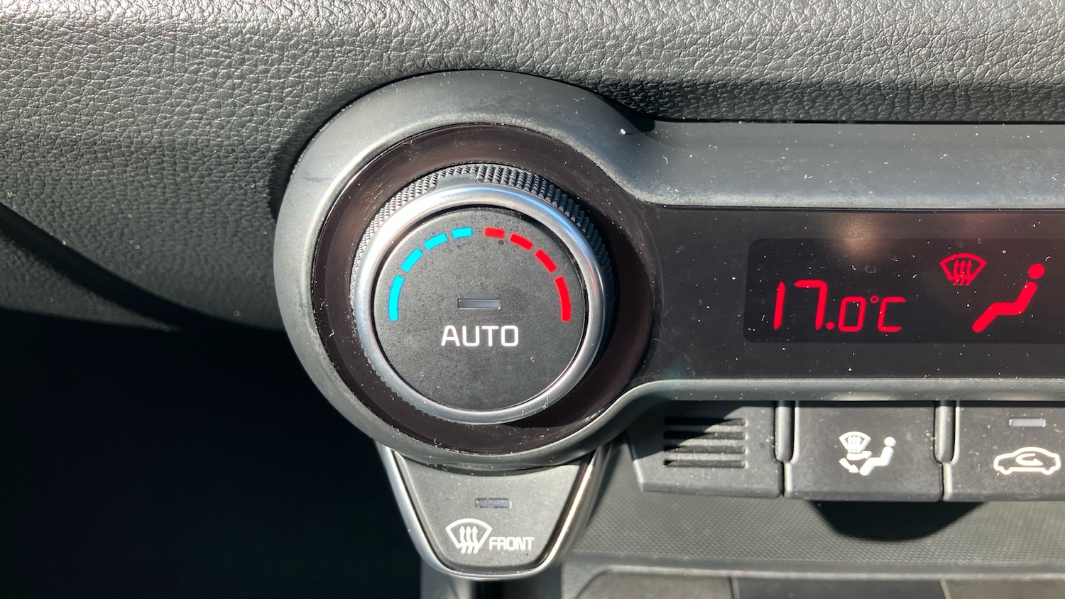 Used Kia Stonic 2023 for sale - 78000828: Photo 32