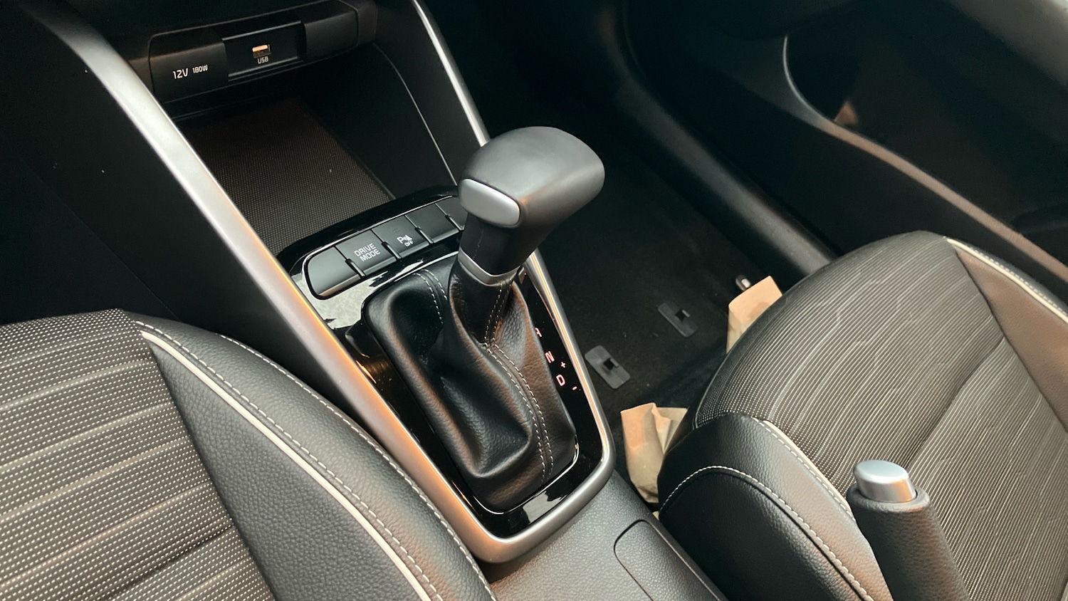 Used Kia Stonic 2024 for sale - 77528045: Photo 13