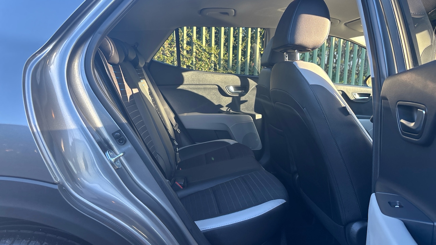 Used Kia Stonic 2024 for sale - 76737924: Photo 16