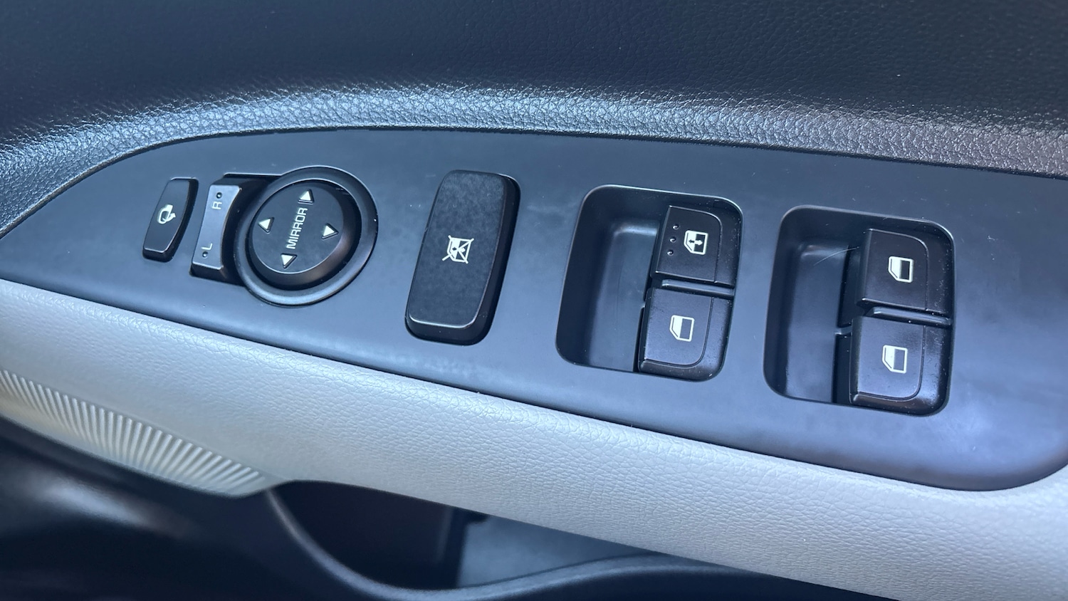 Used Kia Stonic 2024 for sale - 76737924: Photo 21