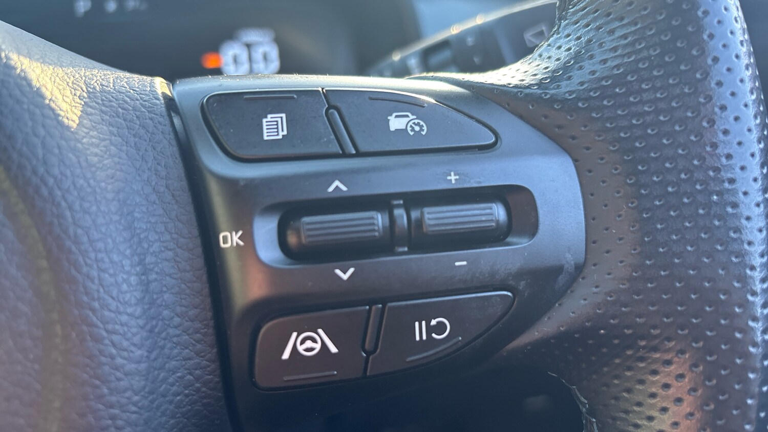 Used Kia Stonic 2024 for sale - 76737924: Photo 23