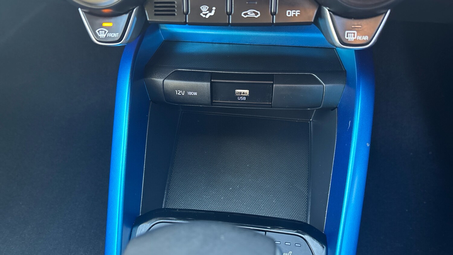 Used Kia Stonic 2024 for sale - 76737924: Photo 29