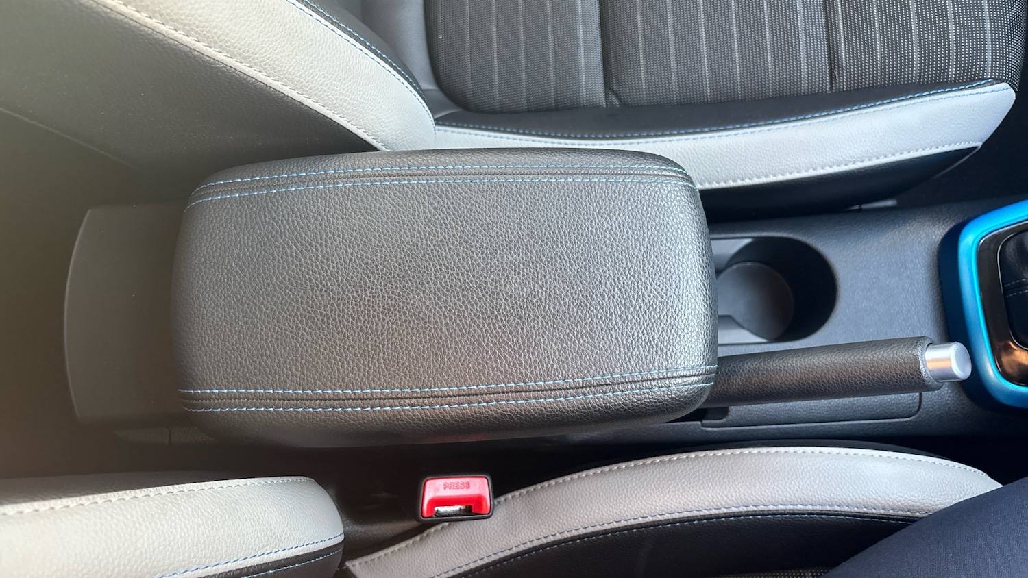 Used Kia Stonic 2024 for sale - 76737924: Photo 34