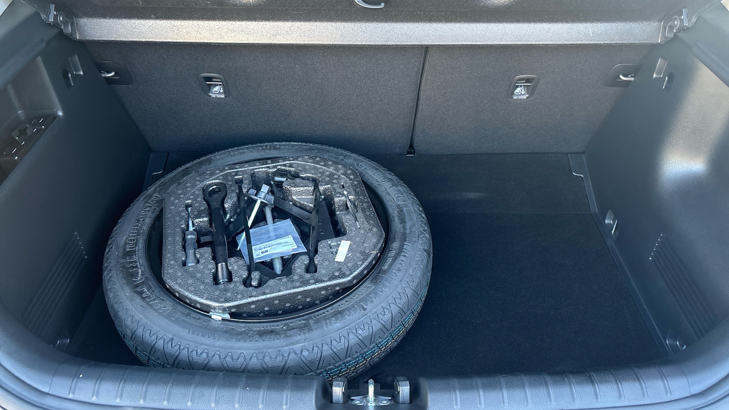 Used Kia Stonic 2024 for sale - 76737924: Photo 4