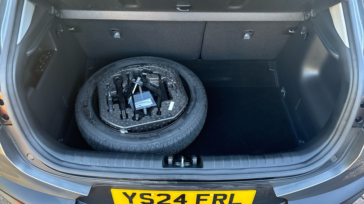 Used Kia Stonic 2024 for sale - 76737924: Photo 44