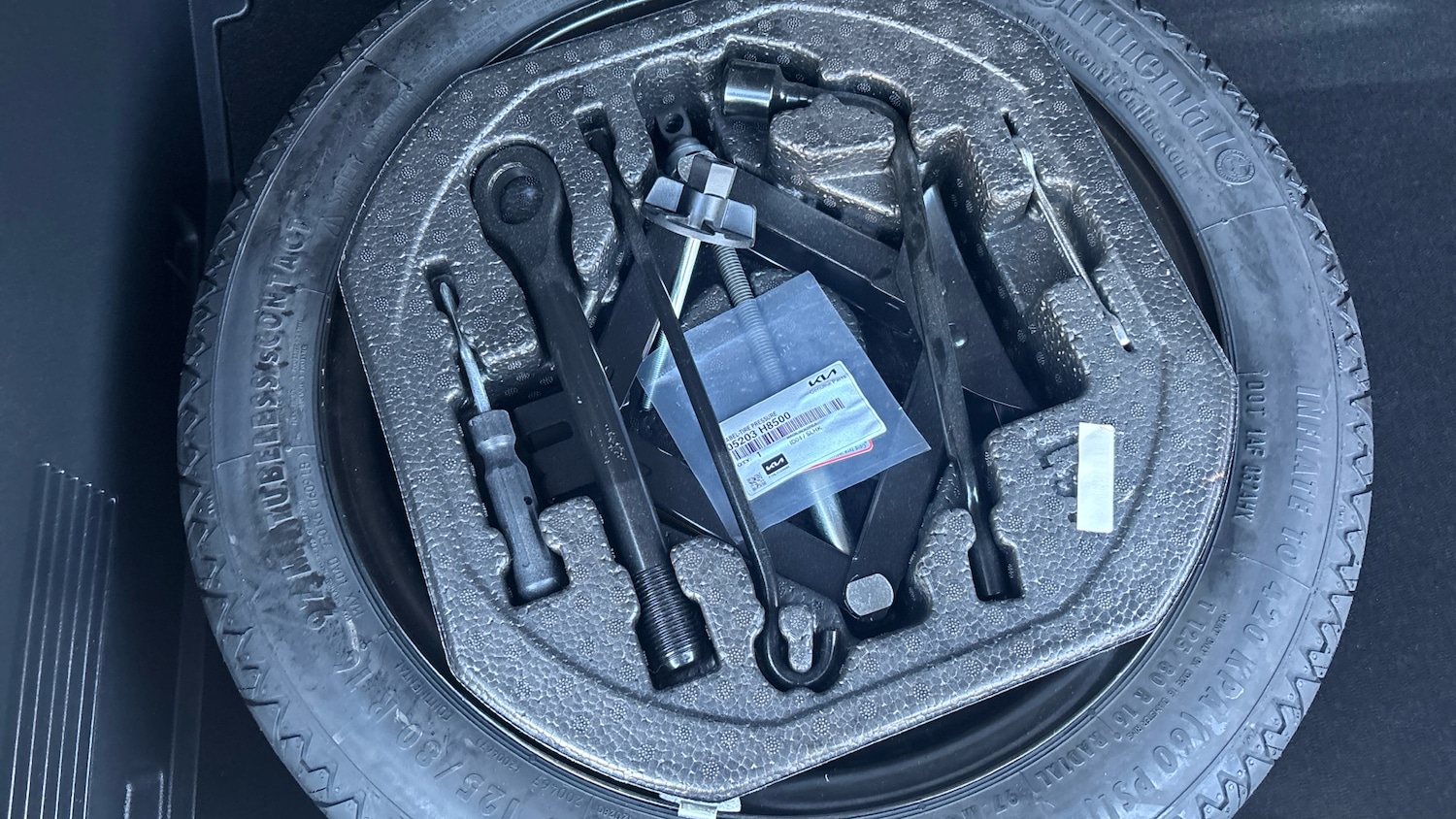 Used Kia Stonic 2024 for sale - 76737924: Photo 45