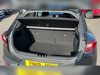 Used Kia Stonic 2019 for sale - 78390203: Photo