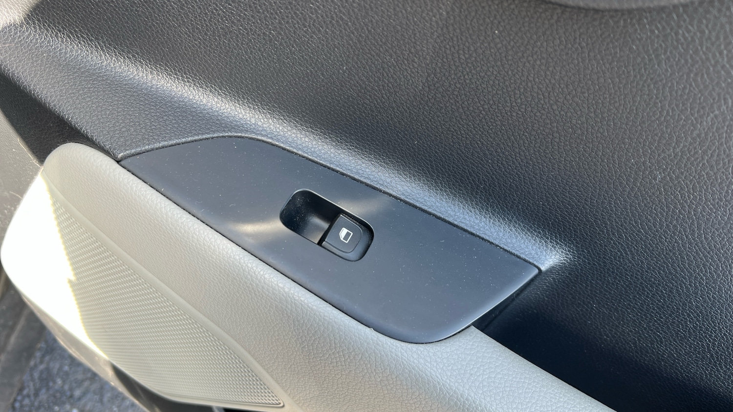 Used Kia Stonic 2019 for sale - 78131345: Photo 24