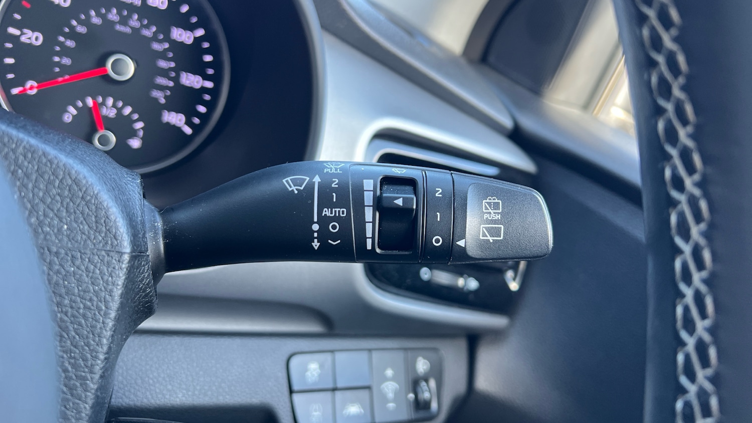 Used Kia Stonic 2019 for sale - 78131345: Photo 29