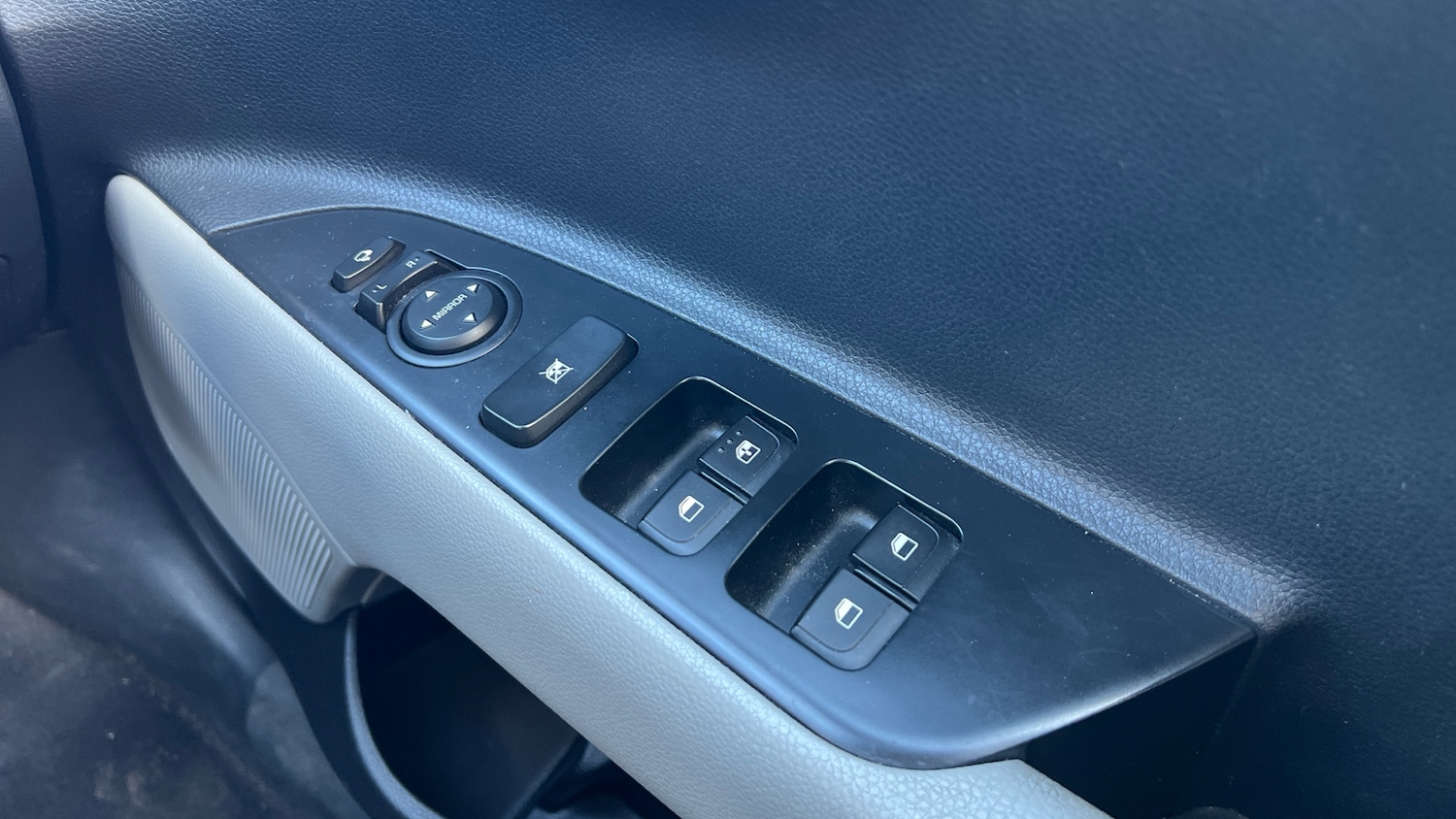 Used Kia Stonic 2019 for sale - 78131345: Photo 31