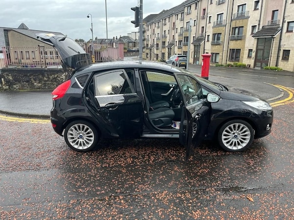Used Ford Fiesta 2012 for sale - 68708828: Photo 16