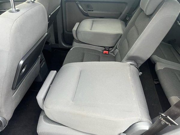 Used Volkswagen Touran 2011 for sale - 69634300: Photo 17