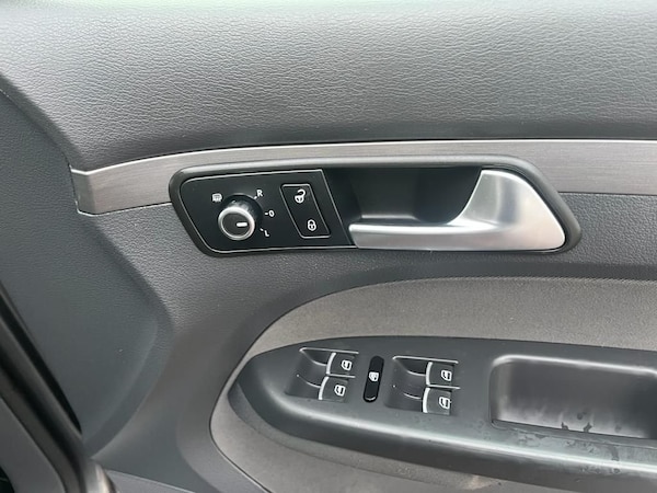 Used Volkswagen Touran 2011 for sale - 69634300: Photo 20