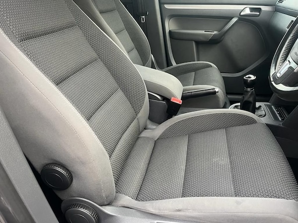 Used Volkswagen Touran 2011 for sale - 69634300: Photo 24