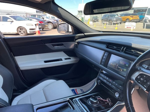 Used Jaguar XF 2018 for sale - 74391335: Photo 17