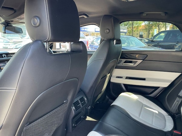 Used Jaguar XF 2018 for sale - 74391335: Photo 32