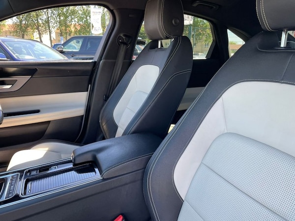Used Jaguar XF 2018 for sale - 74391335: Photo 34