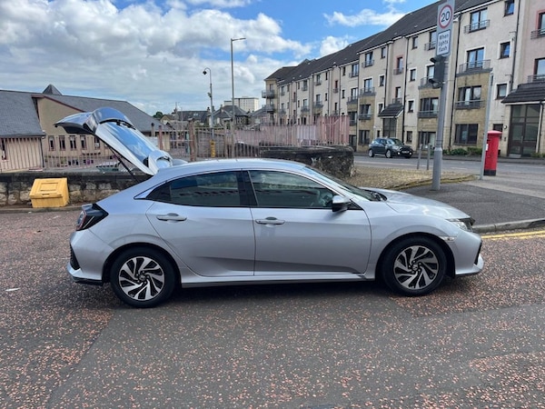 Used Honda Civic 2018 for sale - 71148791: Photo 11
