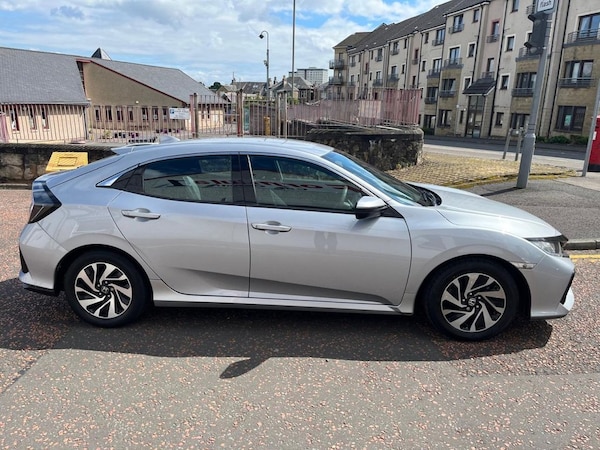 Used Honda Civic 2018 for sale - 71148791: Photo 2