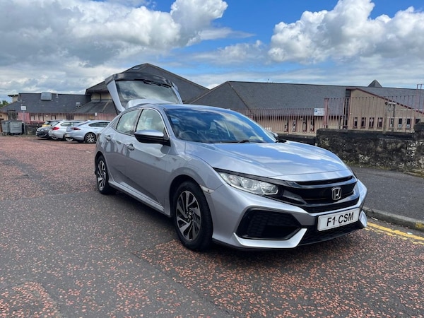 Used Honda Civic 2018 for sale - 71148791: Photo 3