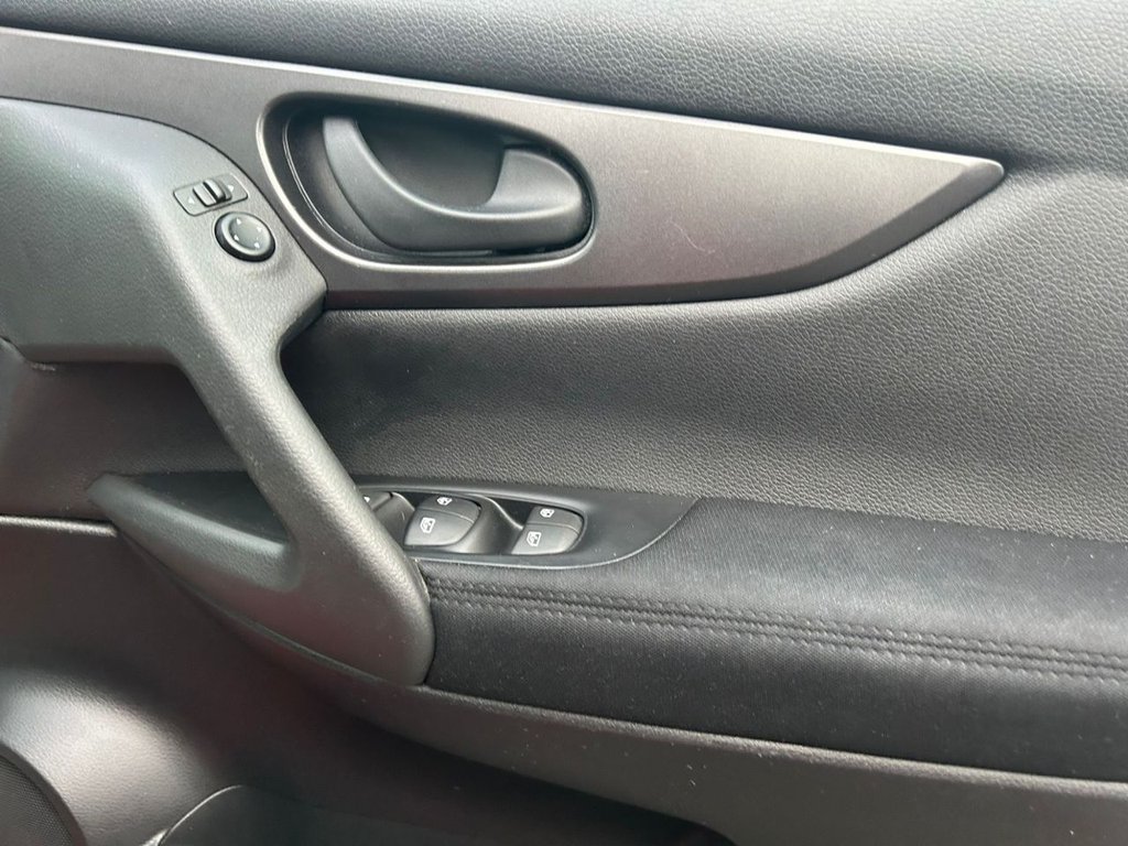 Used Nissan Qashqai 2017 for sale - 77668778: Photo 12