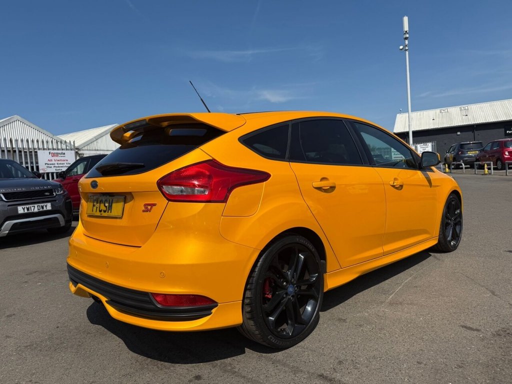 Used Ford Focus 2015 for sale - 76162916: Photo 5
