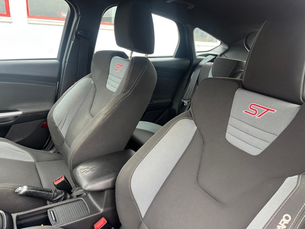 Used Ford Focus 2015 for sale - 75596352: Photo 15