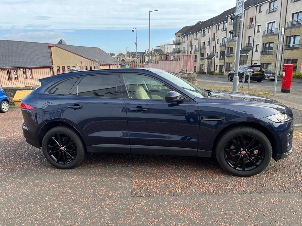 Used Jaguar F-Pace 2017 for sale - 76304299: Photo 4