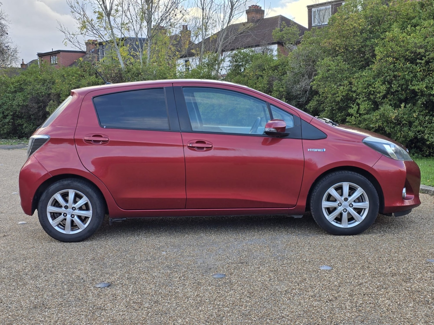 Used Toyota Yaris 2013 for sale - 76610813: Photo 2