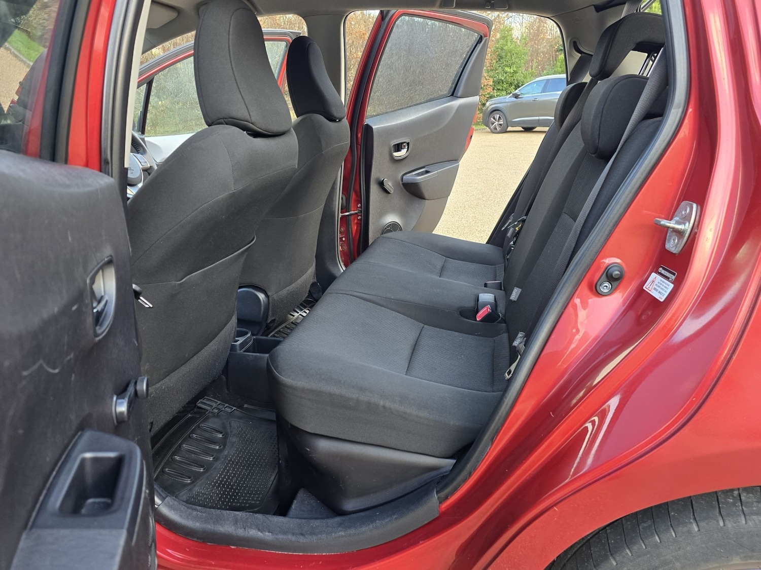 Used Toyota Yaris 2013 for sale - 76610813: Photo 23