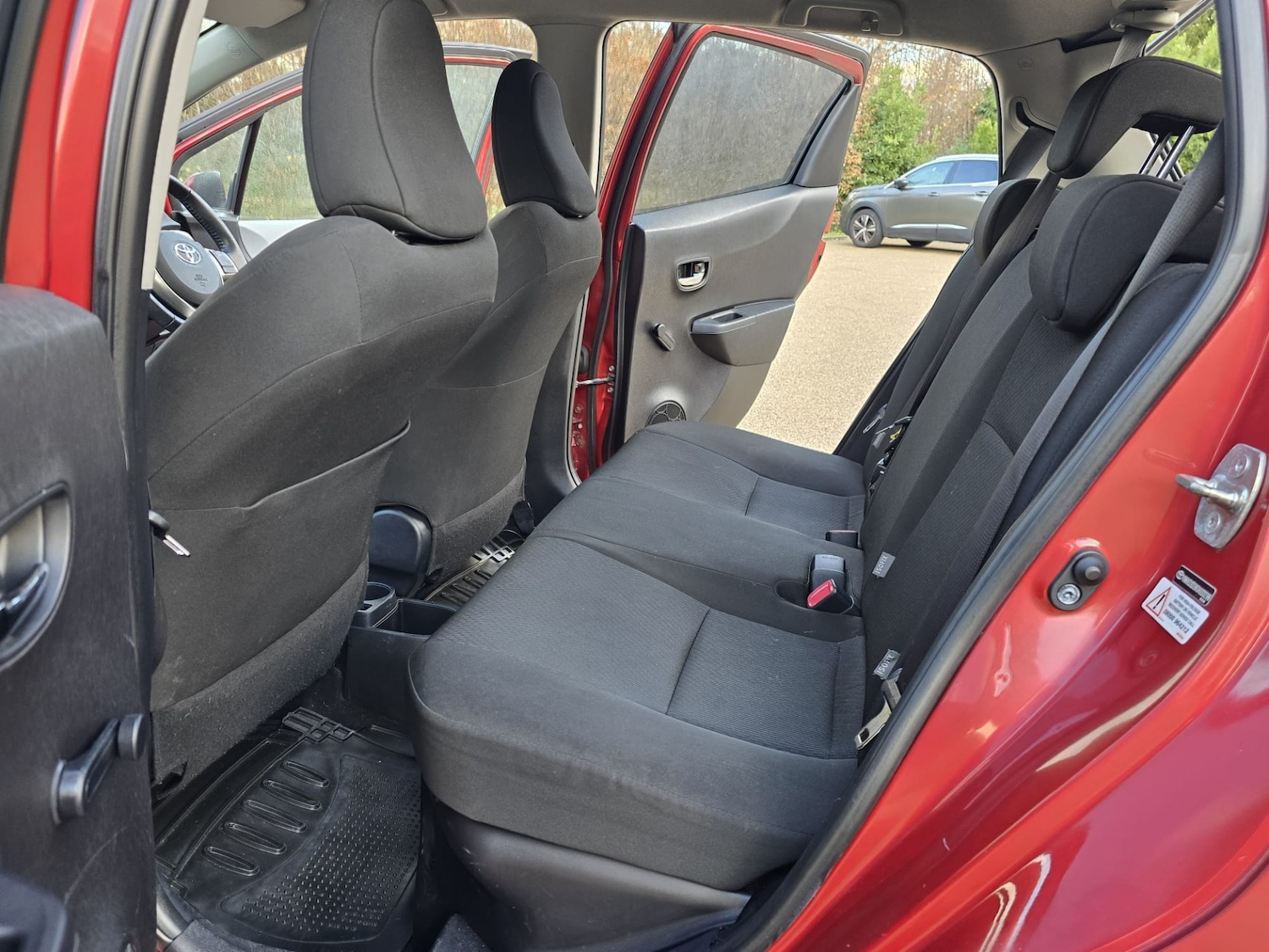 Used Toyota Yaris 2013 for sale - 76610813: Photo 24