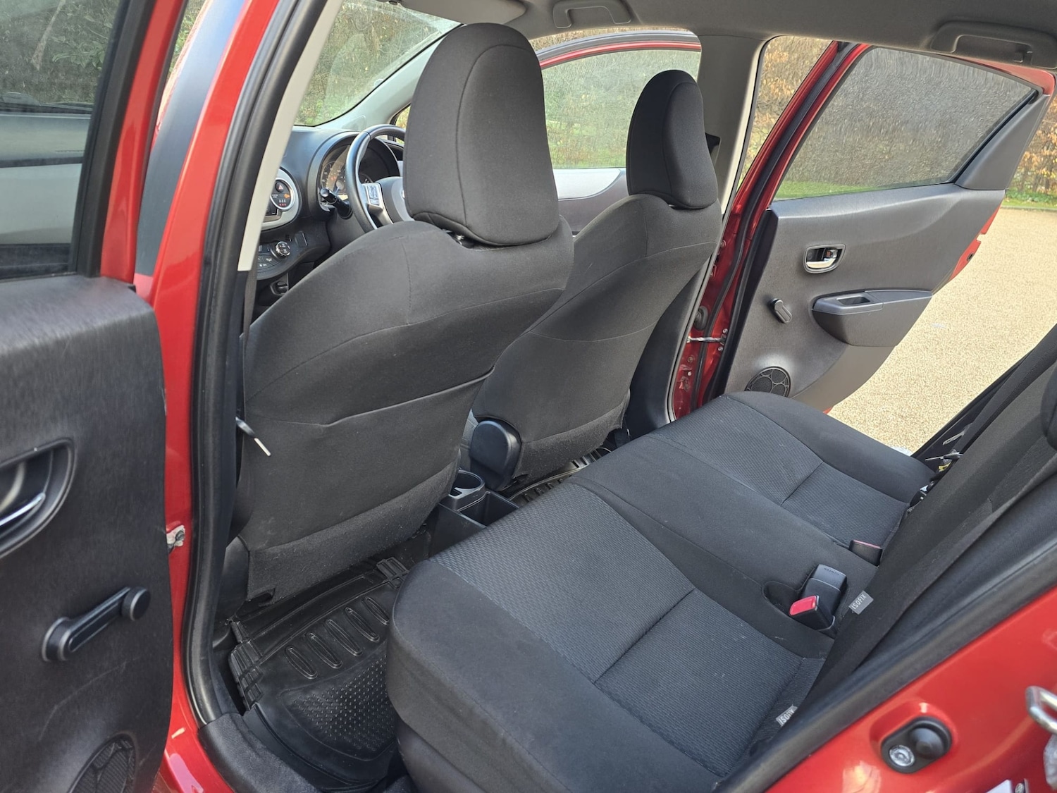 Used Toyota Yaris 2013 for sale - 76610813: Photo 25