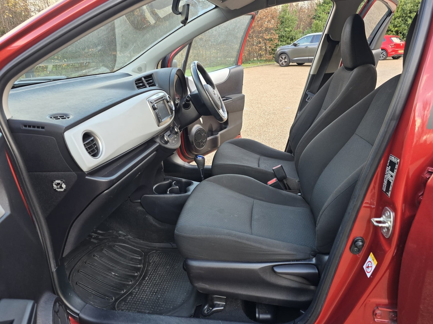 Used Toyota Yaris 2013 for sale - 76610813: Photo 26