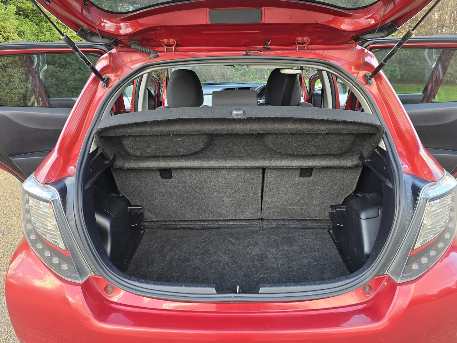 Used Toyota Yaris 2013 for sale - 76610813: Photo 30