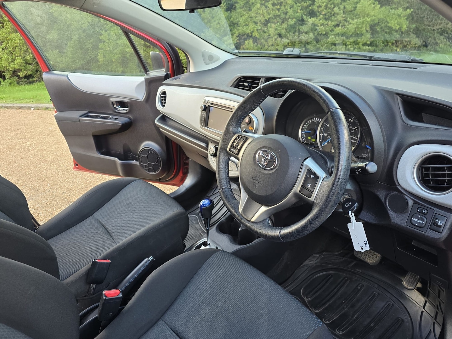 Used Toyota Yaris 2013 for sale - 76610813: Photo 39