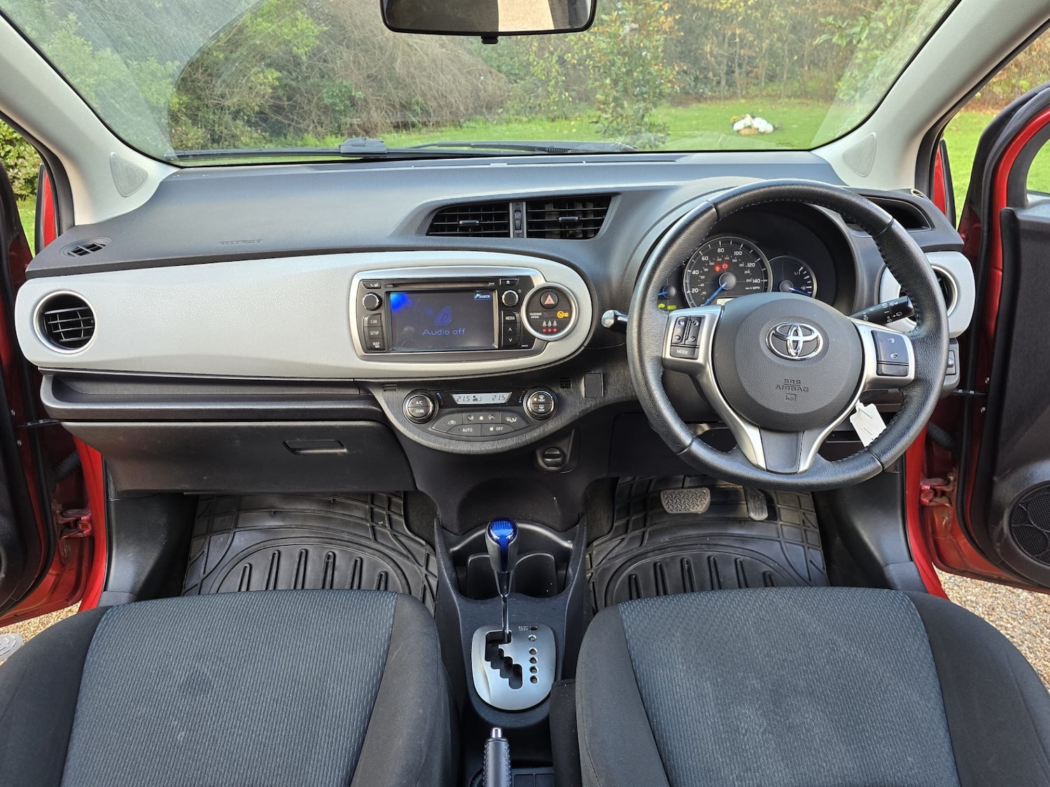 Used Toyota Yaris 2013 for sale - 76610813: Photo 40