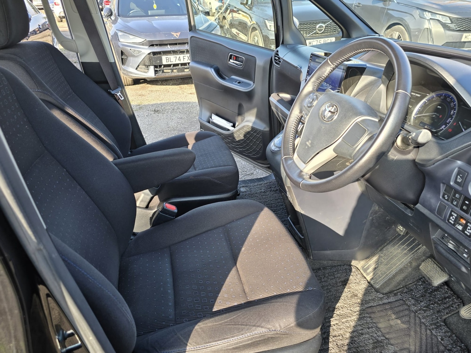 Used Toyota Noah 2026 for sale - 77822704: Photo 22