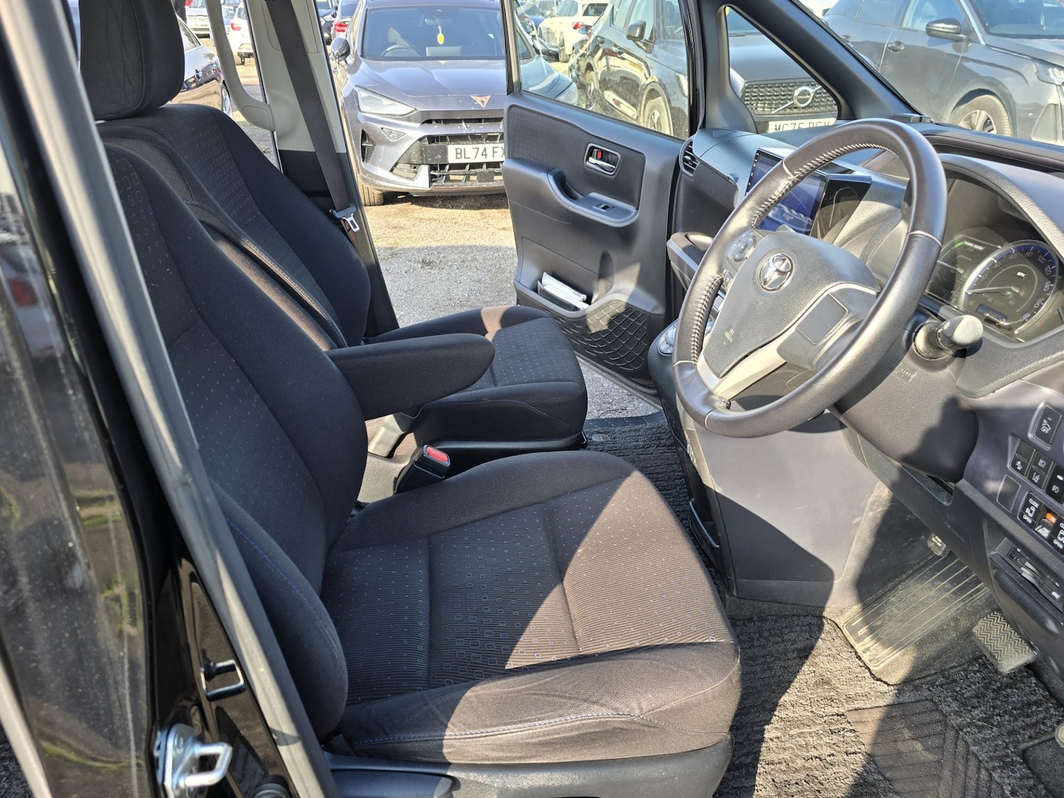 Used Toyota Noah 2026 for sale - 77822704: Photo 24