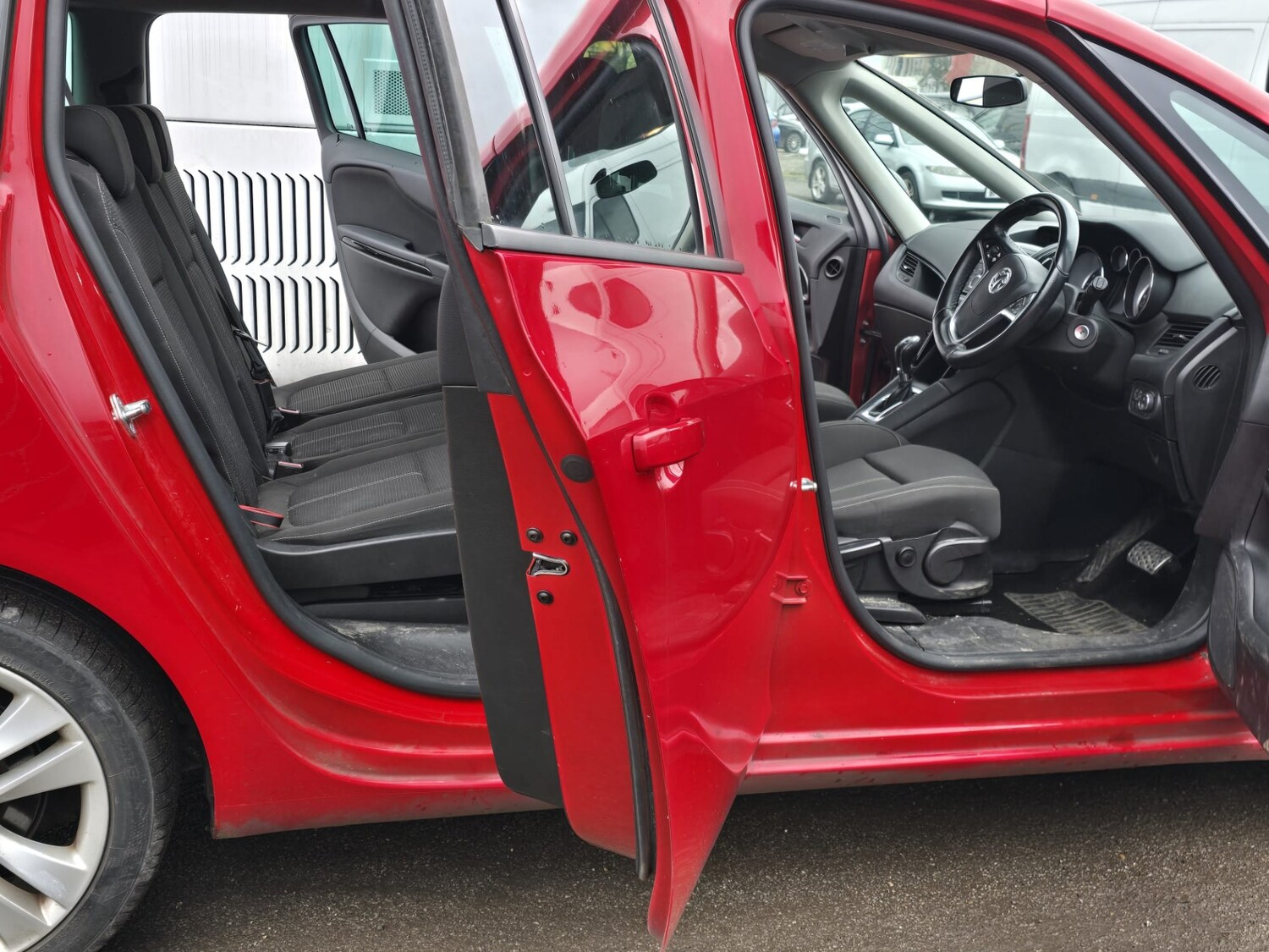 Used Vauxhall Zafira 2015 for sale - 77610665: Photo 34