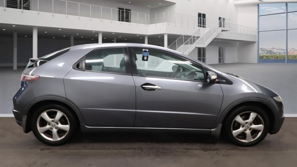 Used Honda Civic 2011 for sale - 76817481: Photo 5