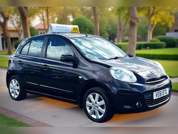 2011 (61) - 1.2 Automatic 33000 Miles . Acenta 5 door hatchback. Low Mileage