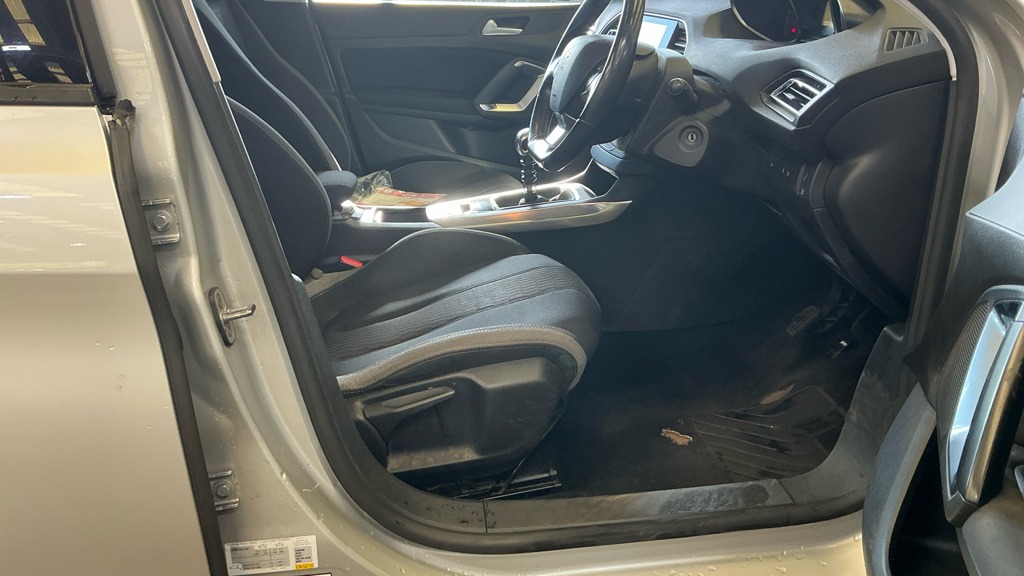 Used Peugeot 308 2015 for sale - 76335017: Photo 8