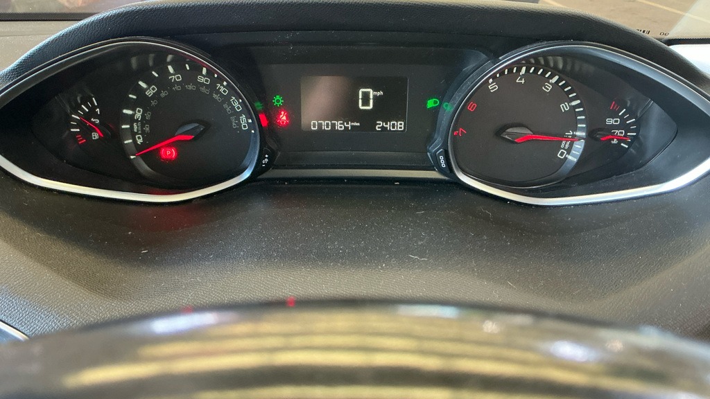 Used Peugeot 308 2015 for sale - 76335017: Photo 9