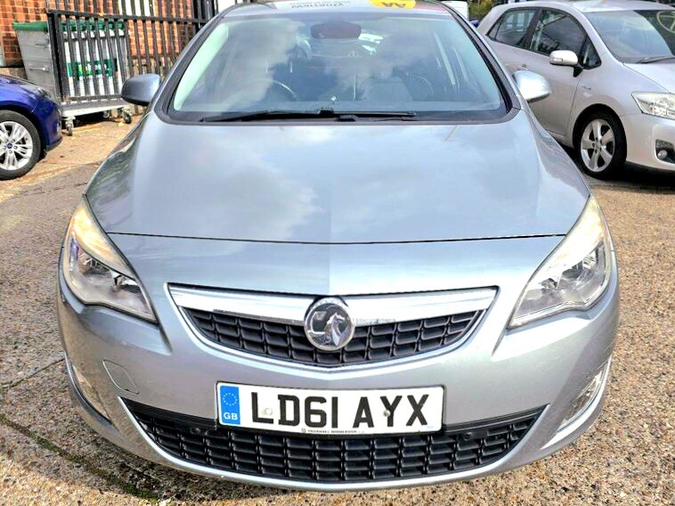 Used Vauxhall Astra 2011 for sale - 76379673: Photo 1